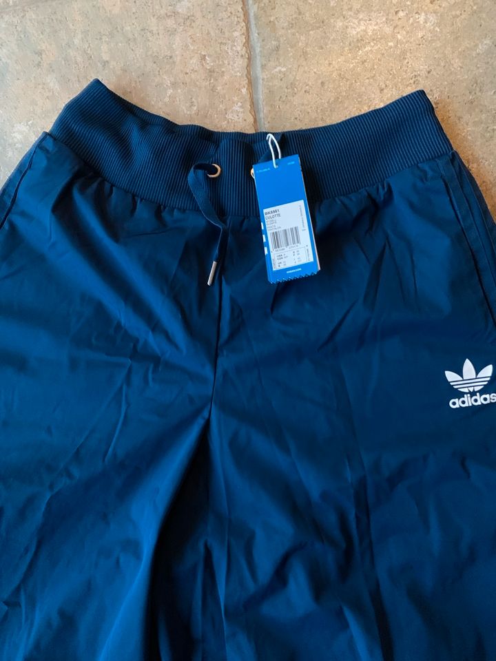 Adidas Damen Hosenrock Gr.36/S in Zernin