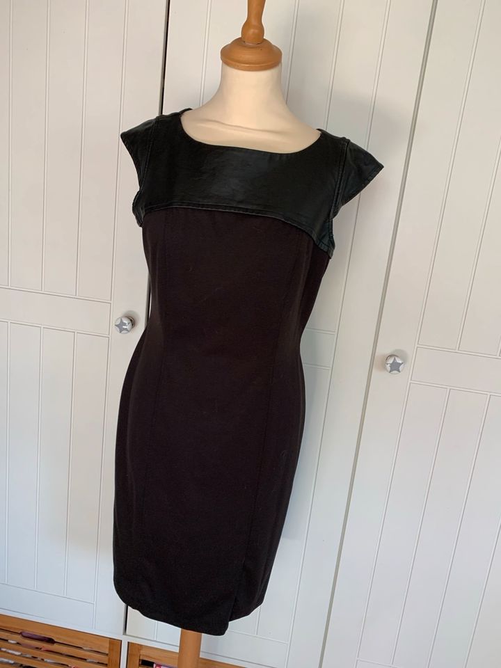 Orsay Kleid schwarz Gr. 38 Sommerkleid kurzarm in Reinhardshagen