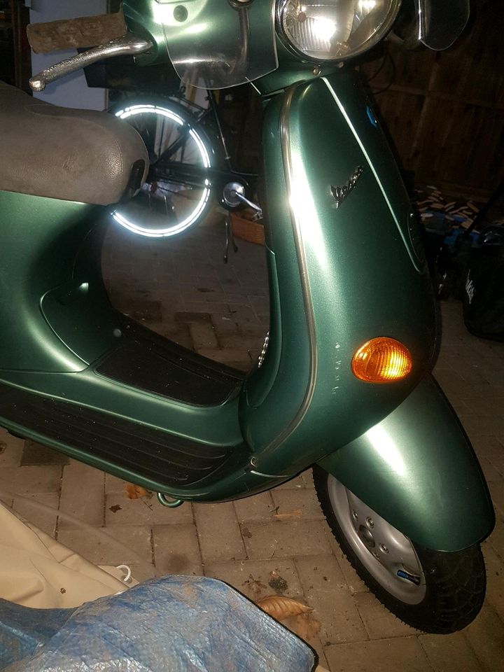 VESPA Piaggio 124 ccm in Niesgrau