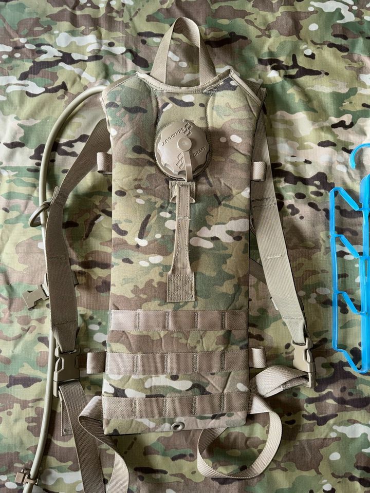 US Army Trinkrucksack Hydration Carrier Multicam in Borchen