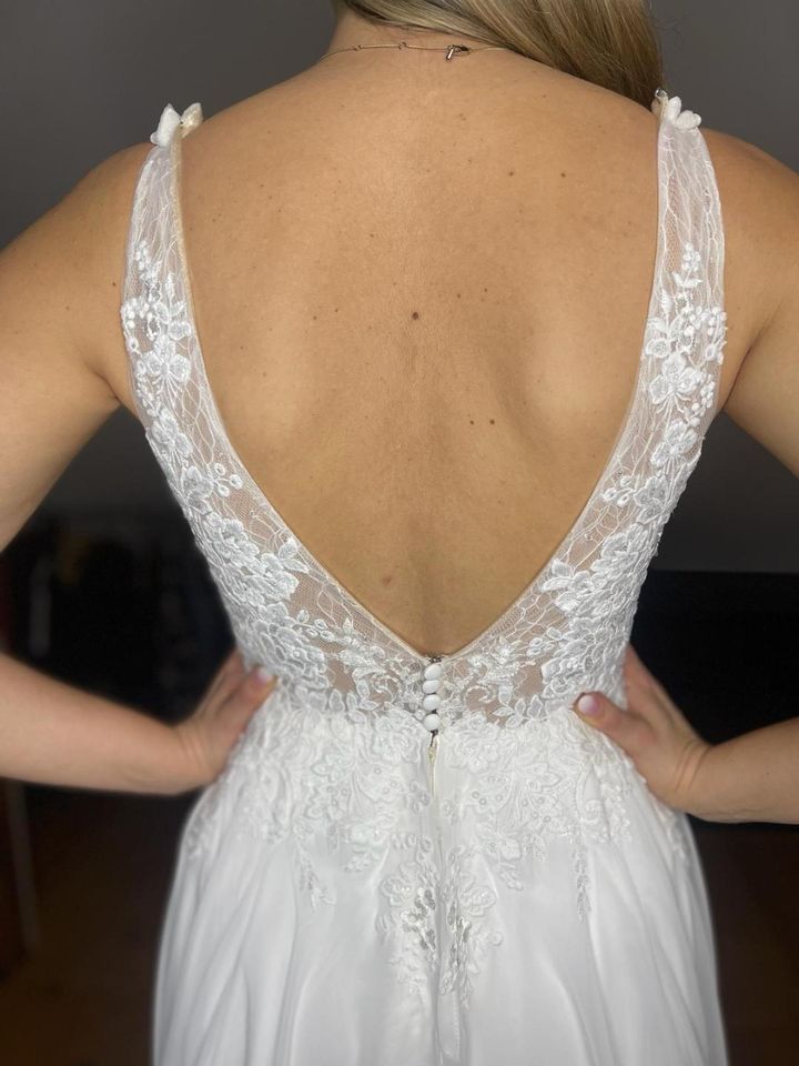 Brautkleid NEU! Lillian West, Größe 38/40, mit (k)einen Happy End in Berlin