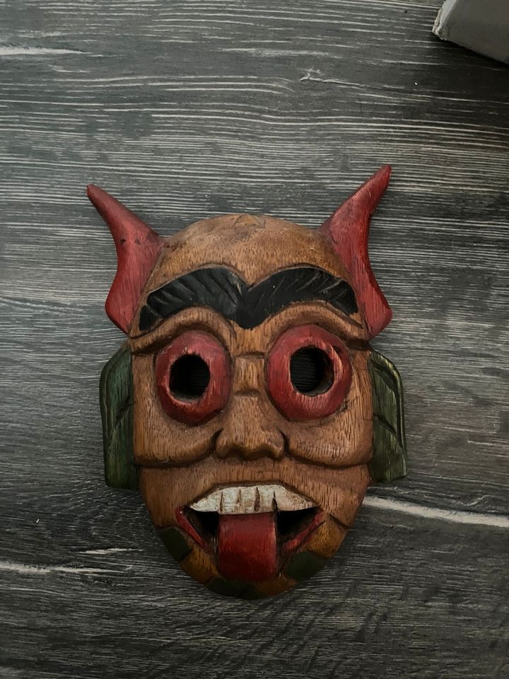 Maske aus Holz | Wanddeko in Hamburg