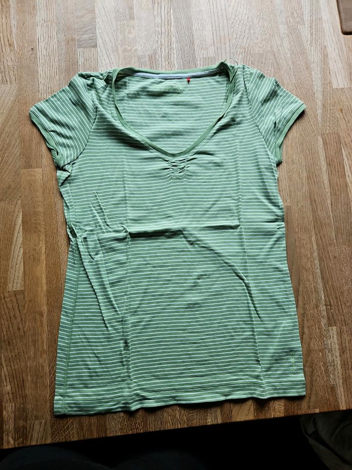 Esprit Damen T-Shirt grün gestreift Größe XXL in Plüderhausen