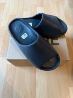 Yeezy Slides | Schwarz | 43 | Wie neu | Schlappdn Frankfurt am Main - Preungesheim Vorschau