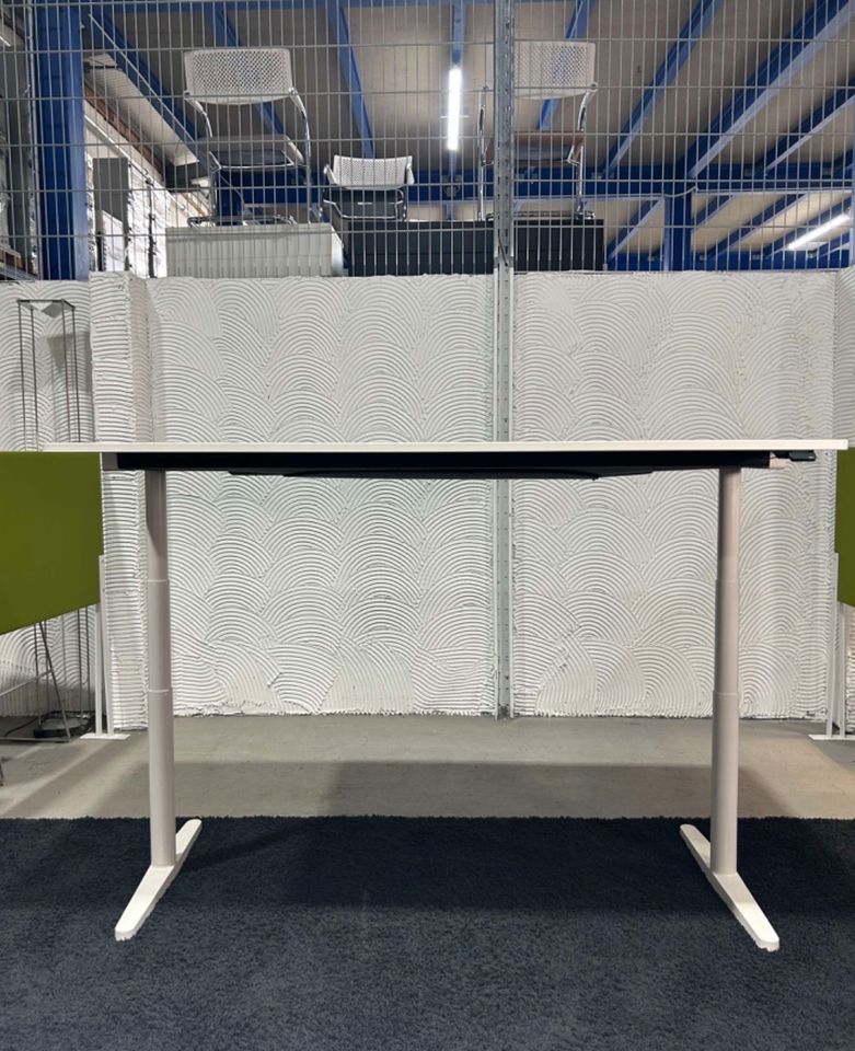 Vitra Tyde Schreibtisch 180x90cm elektrisch höhenverstellbar weiß in Langen (Hessen)