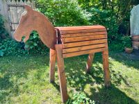 Großes Holzpferd mit Ponyssattel aus Leder Bremen - Schwachhausen Vorschau