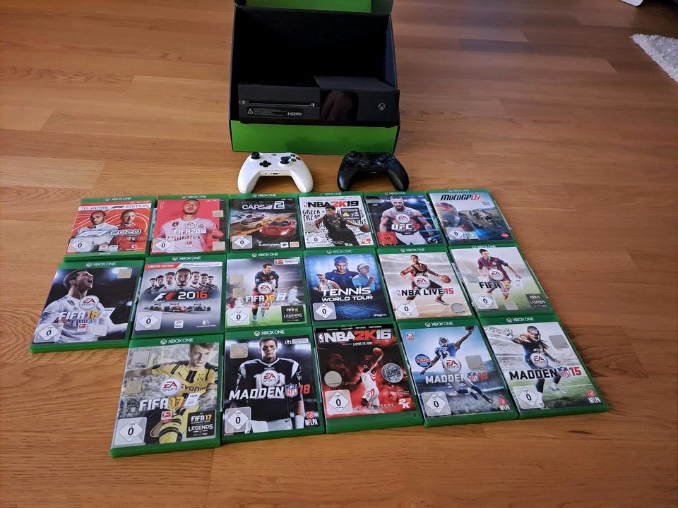 Xbox one inklusive 2 Controller und 18 Spiele in Grünwald