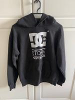 Schwarzer Hoodie Pullover DC Store Amsterdam Berlin - Lichtenberg Vorschau