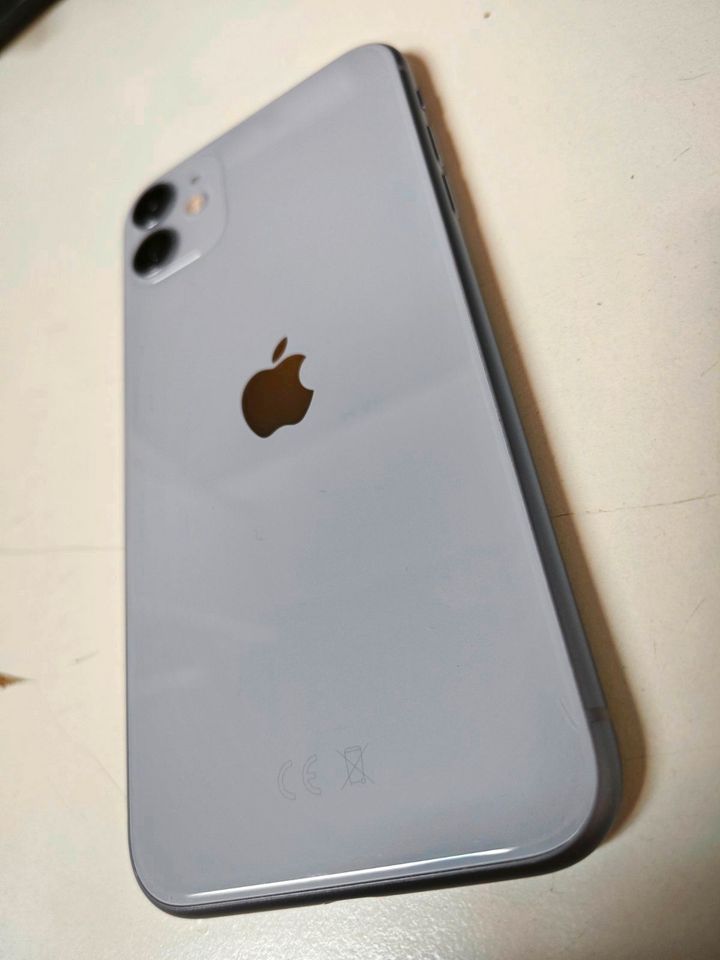 ❗❗ Sonderpreis - NUR 319 Euro ❗❗ Apple iPhone 11 64GB -12 Monate Garantie inkl. Rechnung & Original Zubehör - Aufbereitetes Smartphone Generalüberholtes Handy Reparatur günstig nachhaltig Hamburg in Hamburg