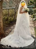 Brautkleid von Ronald Joyce Größe 38 mit 3D-Blüten und Schleppe Friedrichshain-Kreuzberg - Friedrichshain Vorschau