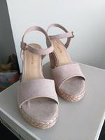 Tamaris Sandalen mit Keilabsatz Gr. 38 NEU Köln - Meschenich Vorschau