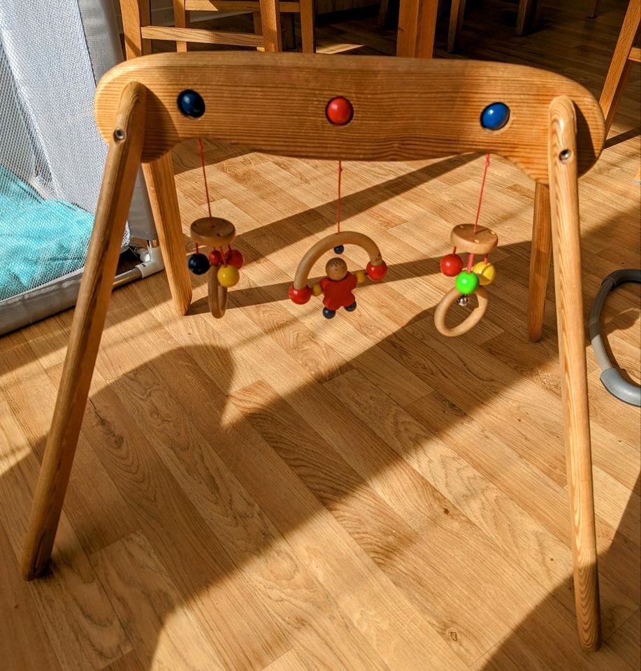 Spieltrapez Spielbogen Baby aus Holz in Berlin