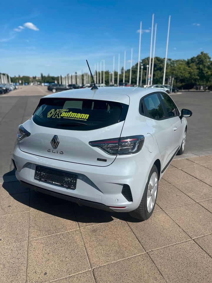 Renault Clio Hybrid Automatik 2024 Mieten Autovermietung Mietwagen Rent a Car in Berlin