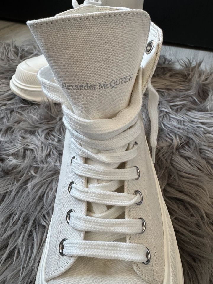 Alexander McQueen High Top Sneakers in Norderstedt