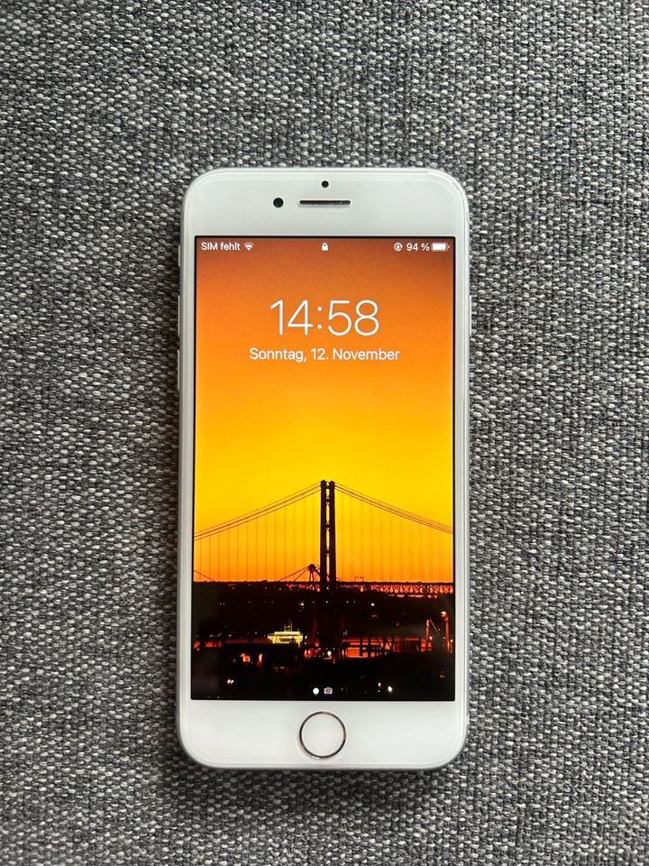 iPhone 8 in silber, 64 GB mit OVP in Würzburg