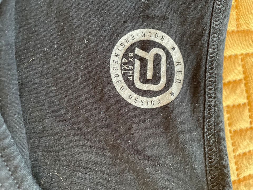 Jacke und T-Shirt‘s von EMP Größe 46 in Rotenburg (Wümme)