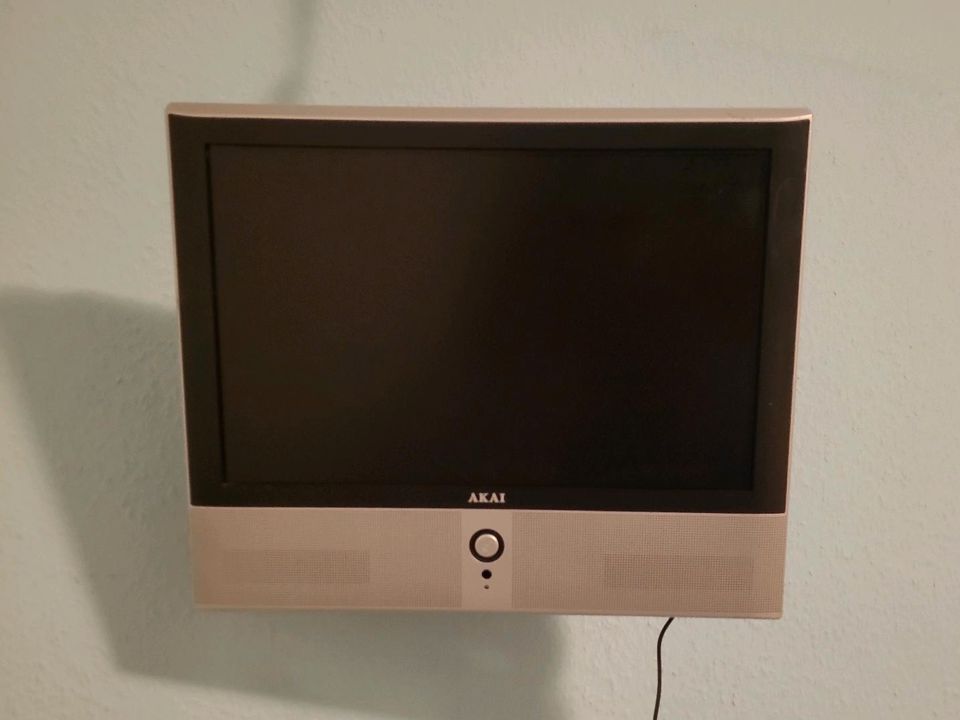Fernseher mit integriertem DVD Player und Wandhalterung in Zülpich