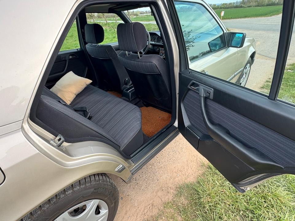 Mercedes Benz W124 300D Mopf Automatik, Schiebedach, 2 Hand in Darmstadt
