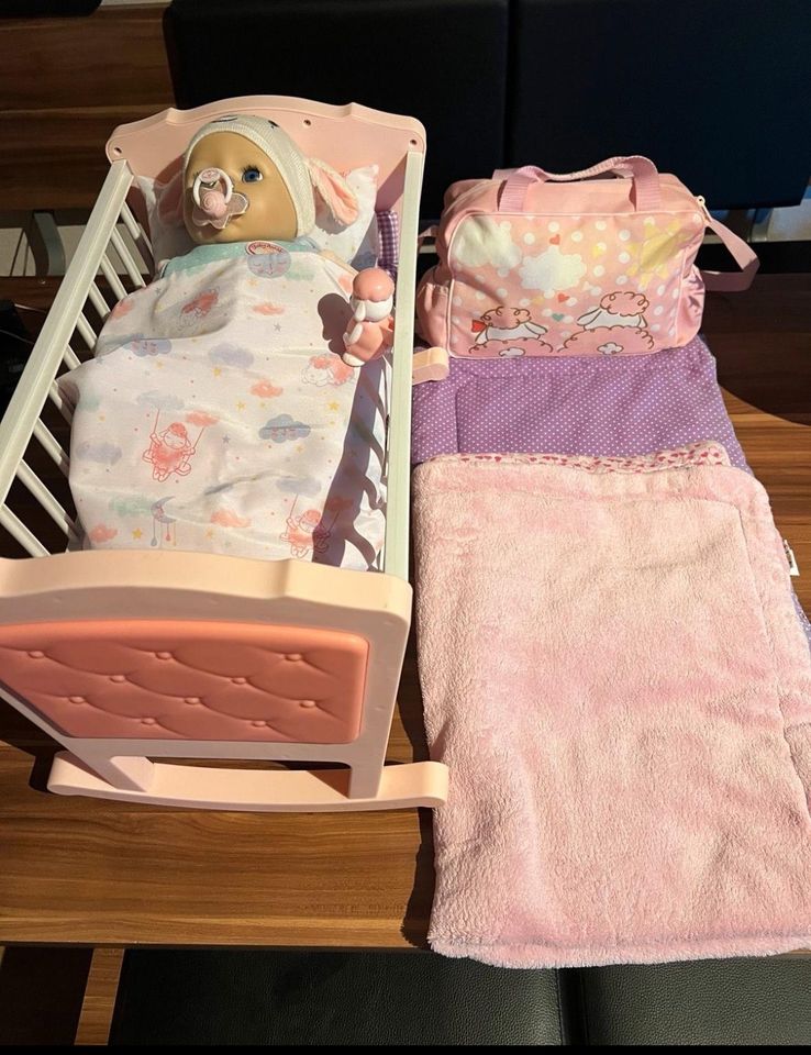 Puppe mit Puppen Schrank+Bett in Heinsberg