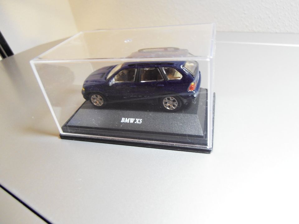 BMW X5 Maßstab 1:72 Modellauto in Acrylbox in Straubing