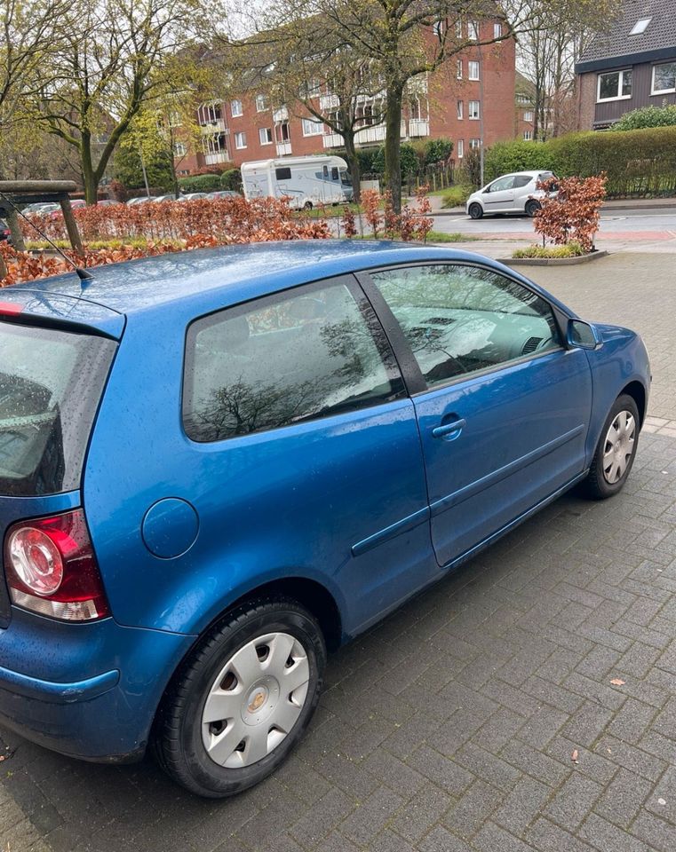 VW POLO blau in Norderstedt