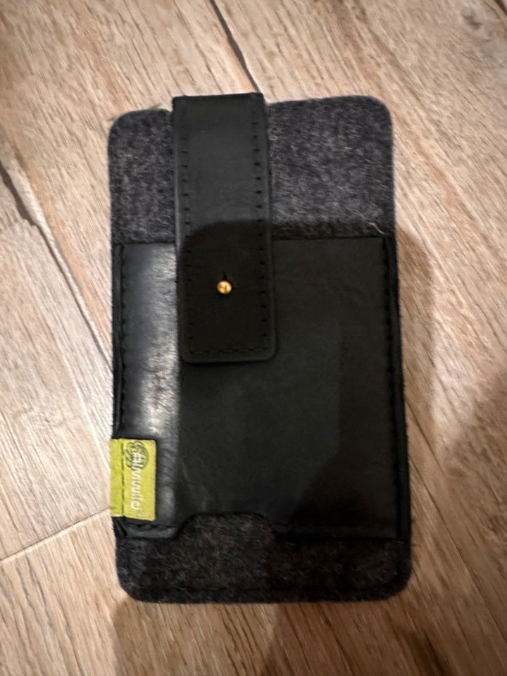 Almwild Handytasche Anthrazit iPhone 6,7,8 in Duisburg