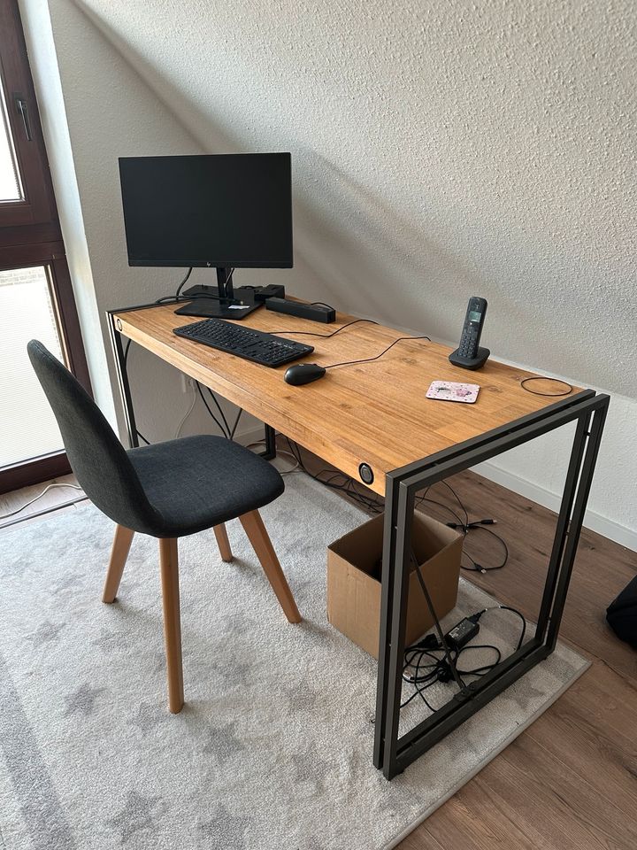 Schreibtisch - modern und trendy (ars manufacti) in Hilden