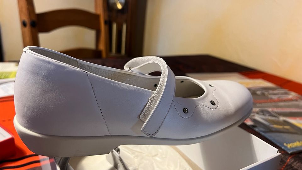 Kommunion Schuhe Däumling 37 weiß in Wierschem