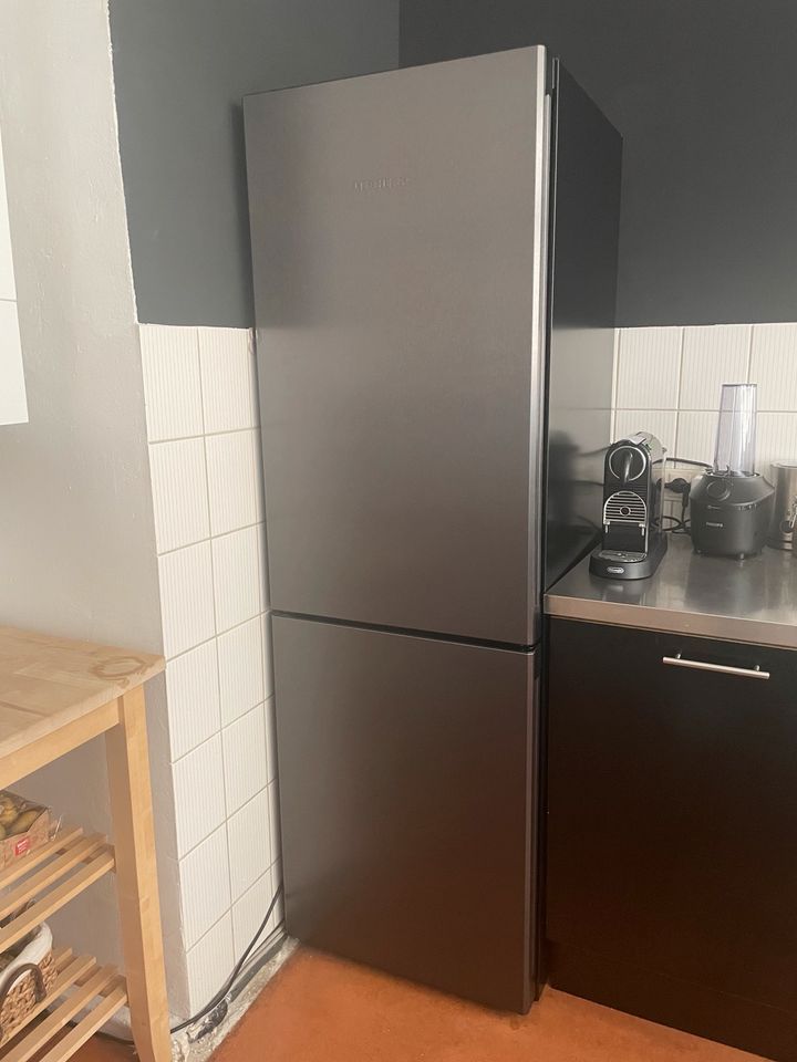 Kühlschrank Liebherr mit Gefrierfach 185,5 cm hoch in Stuttgart -  Stuttgart-Ost | Kühlschrank & Gefrierschrank gebraucht kaufen | eBay  Kleinanzeigen ist jetzt Kleinanzeigen