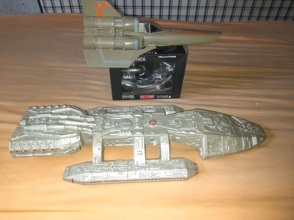 Battlestar Galactica Kampfstern Viper Cylon Raider in Berlin