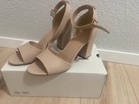 Esprit Sandalen gr.39 Neu Nordrhein-Westfalen - Wesseling Vorschau