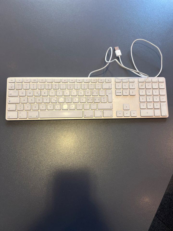 Apple Tastatur, Kabelgebunden in Lauchringen