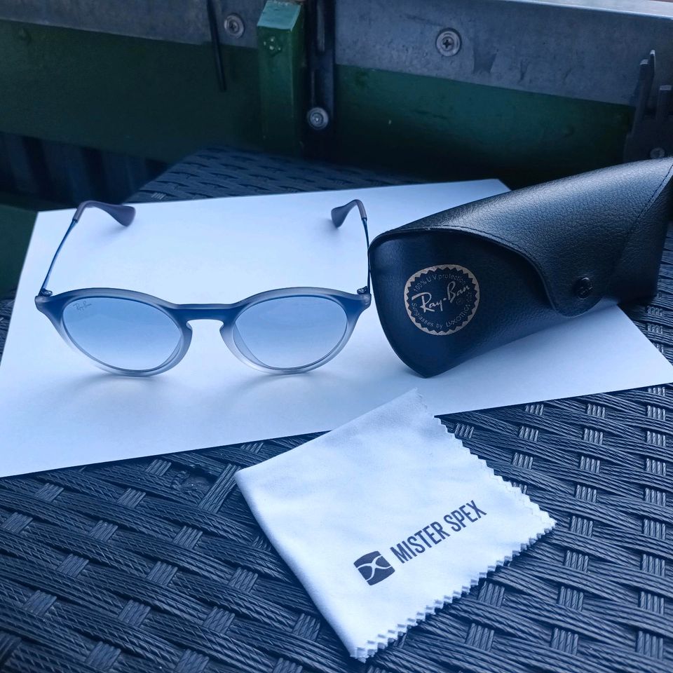 Hellblaue Ray Ban Damen-Sonnenbrille  ohne Sehstärke in Lübeck