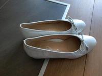 Verkaufe weiße Lack Ballerina von Ara, ideal zur Hochzeit Hessen - Rodgau Vorschau