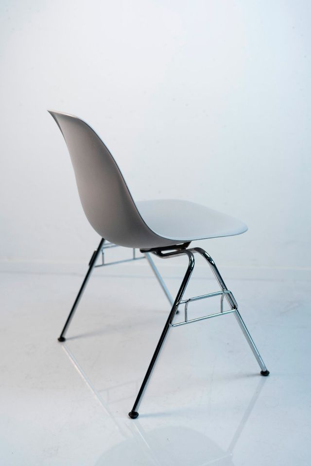 Eames Plastic Chair - Vitra in Nürnberg (Mittelfr)