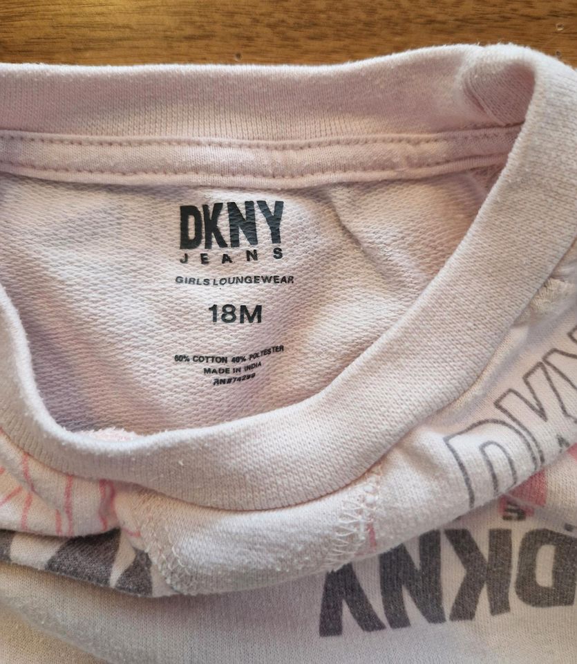 DKNY-Anzug für Mädchen in Bergisch Gladbach