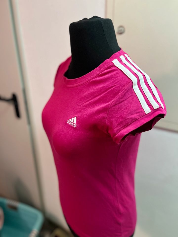 Adidas Shirt in Ludwigshafen