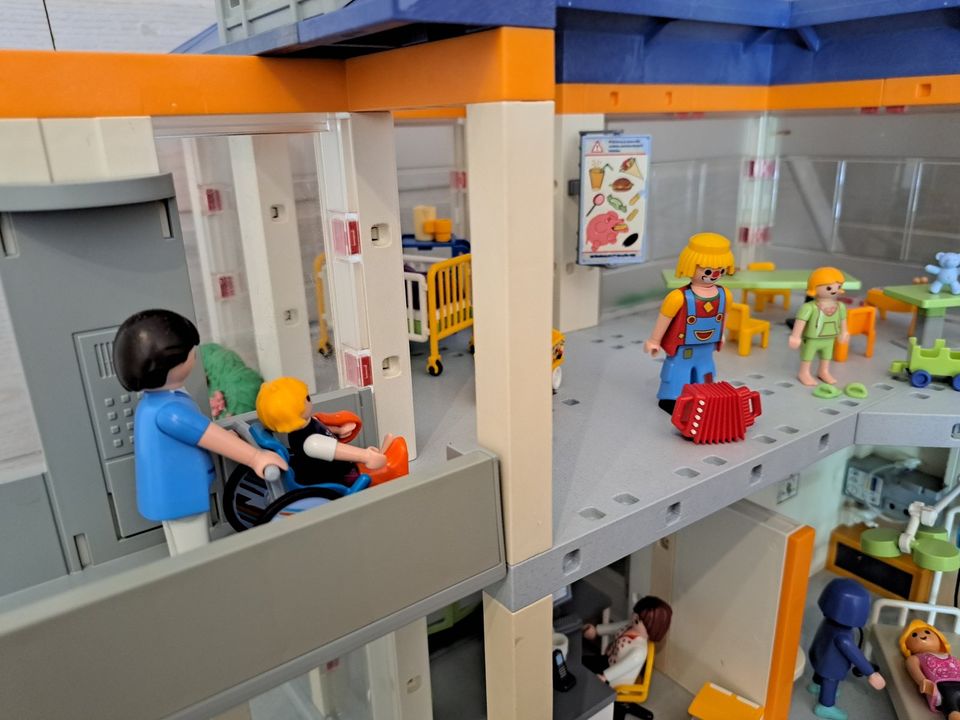 Playmobil 4404 Klinik Krankenhaus + Extras Zubehör in Oberhausen