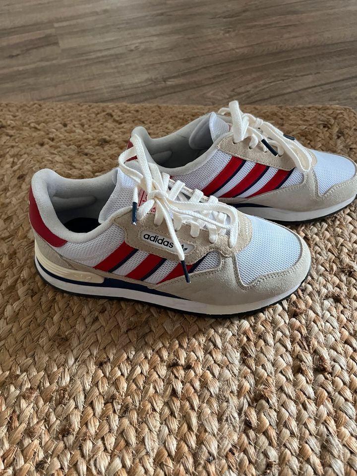 Adidas Turnschuhe Sneaker 38 Retro in Düsseldorf