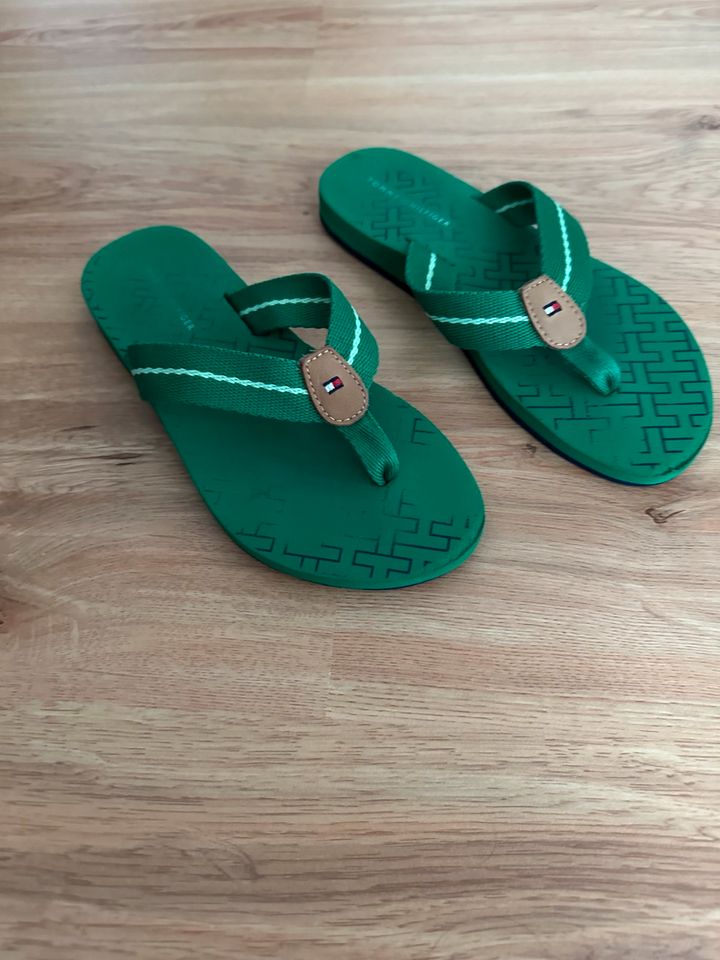 Tommy Hilfiger Zehentrenner FlipsFlops Sandalen Gr 38 in Frankfurt am Main