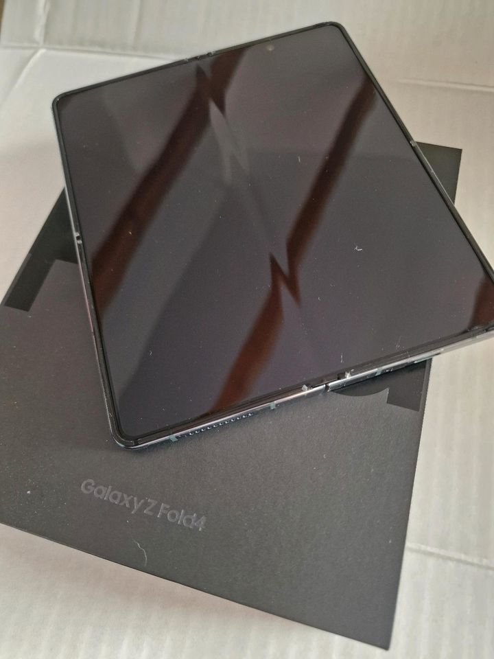 Samsung Galaxy Z Fold 4 256 GB 12GB RAM in Waldbröl