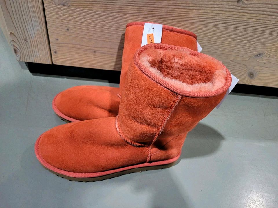 UGG Gr.40 UK 7,5 in Orange NEU in Hanau