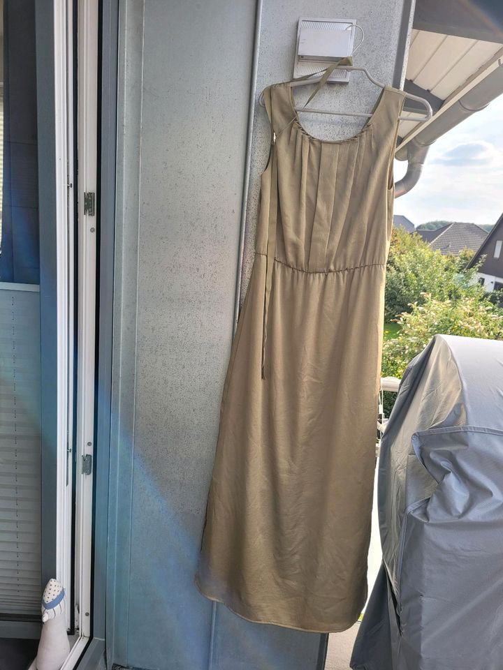 Kleid Damen Größe 36 olivgrün von comma in Bad Segeberg