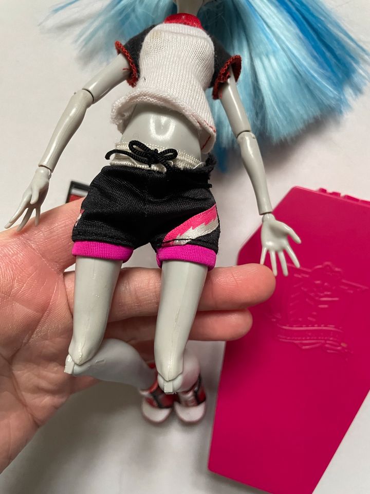 Monster High Classroom Ghoulia Yelps in Wunstorf