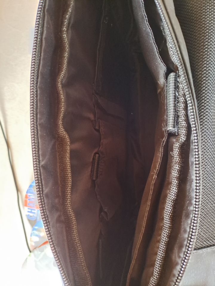 sachentransporter Umhängetasche / Laptop Tasche schwarz in Köln