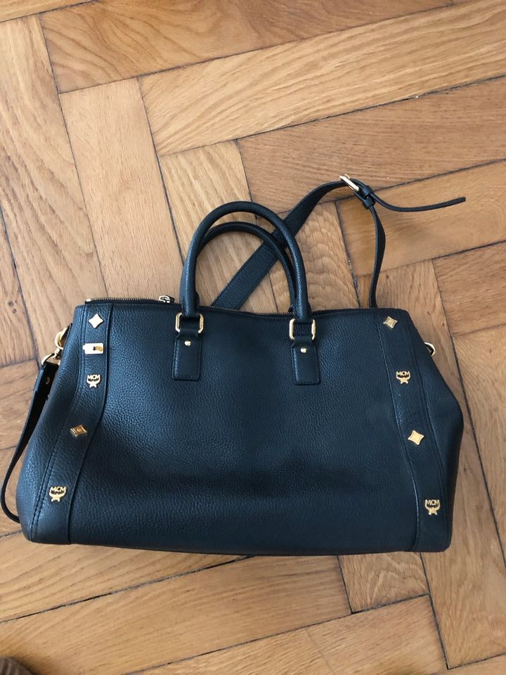 MCM Tasche Shopper Leder schwarz in München