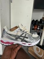 Asics kayano 14 cream Sweet pink Größe 44 Nordrhein-Westfalen - Neuss Vorschau