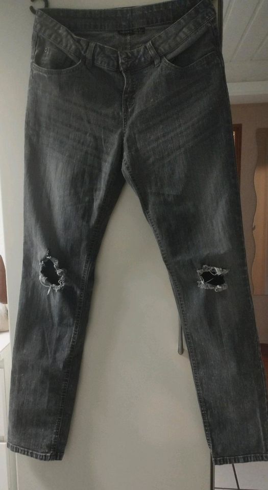 Esmara Jeans Stylisch  Dramen Gr 40 in Gottenheim