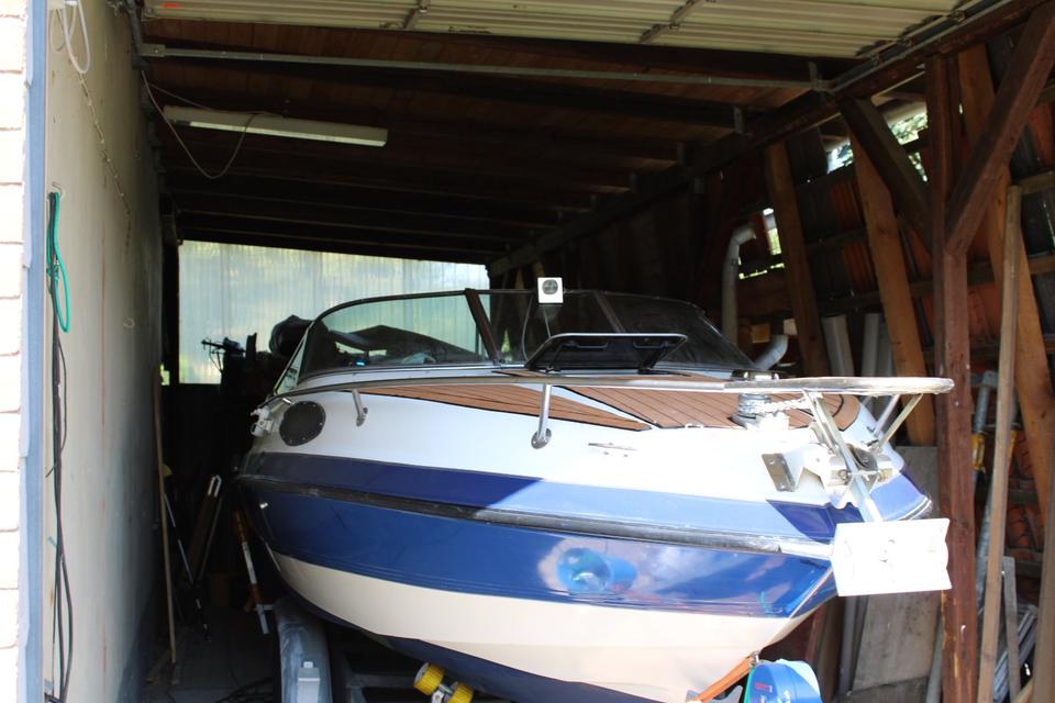 Sportboot Chaparral 2050 SL mit Harbeck 2,0 t Tandemtrailer in Hamburg
