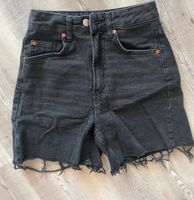 Jeans Short, Gr. 32, schwarz,Stradivarius Hessen - Neuberg Vorschau